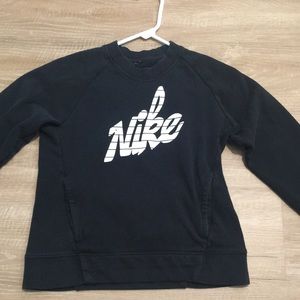 Nike sweatshirt with pockets